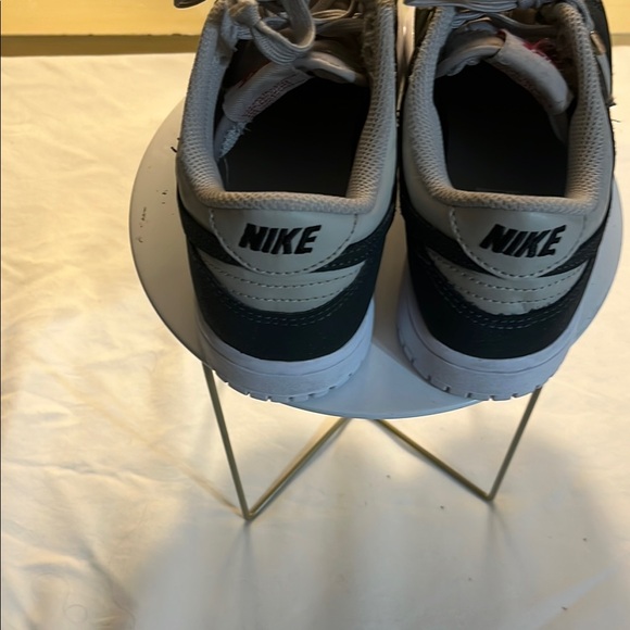 Nike Black and White Low-Top Sneakers - Picture 4 of 7